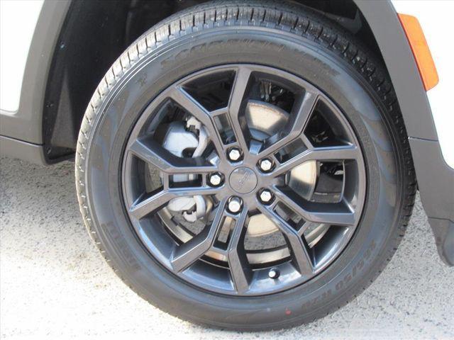 new 2025 Jeep Grand Cherokee car, priced at $41,196