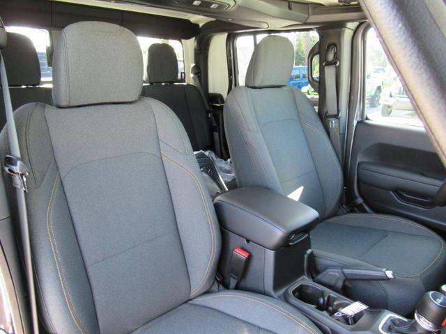 new 2025 Jeep Gladiator car, priced at $39,576