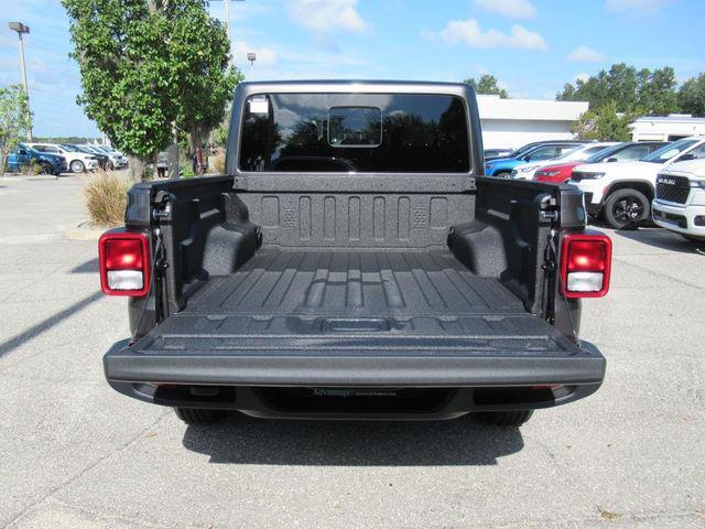 new 2025 Jeep Gladiator car, priced at $39,576