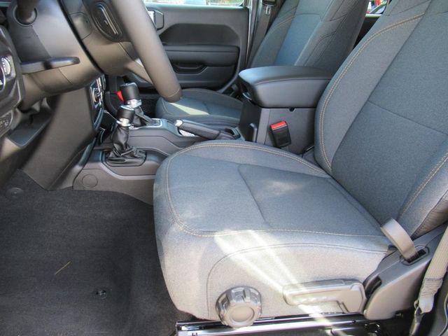 new 2025 Jeep Gladiator car, priced at $39,576
