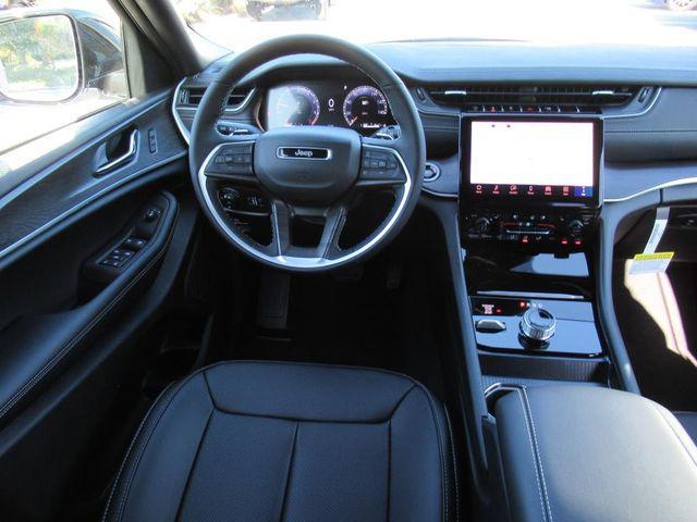new 2025 Jeep Grand Cherokee car, priced at $45,655