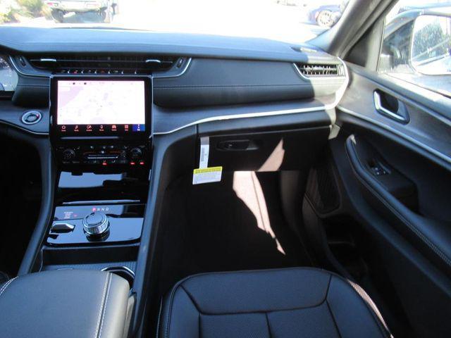 new 2025 Jeep Grand Cherokee car, priced at $45,655