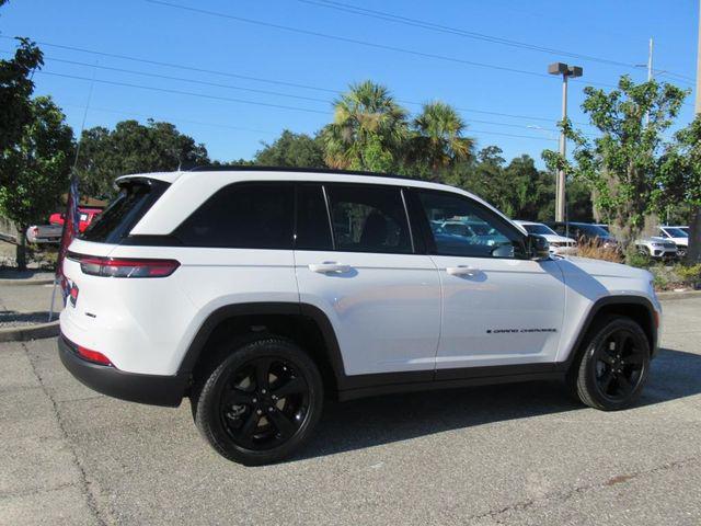 new 2025 Jeep Grand Cherokee car, priced at $45,655