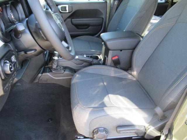 new 2025 Jeep Gladiator car, priced at $40,233