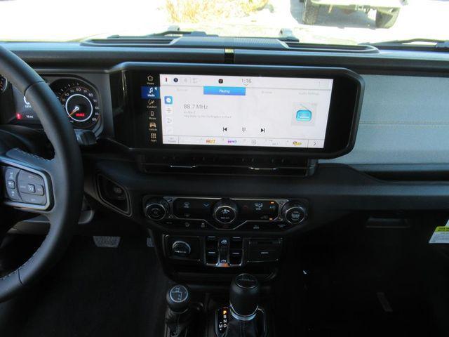 new 2025 Jeep Gladiator car, priced at $40,233