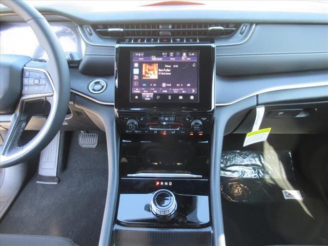 new 2025 Jeep Grand Cherokee car, priced at $38,915