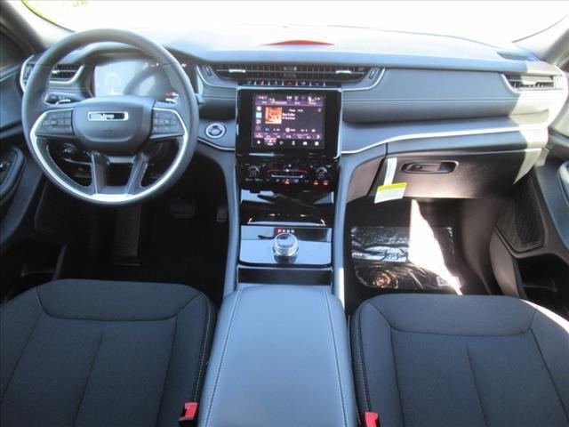 new 2025 Jeep Grand Cherokee car, priced at $38,915