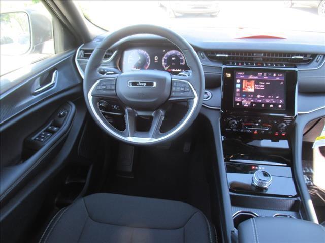 new 2025 Jeep Grand Cherokee car, priced at $38,915