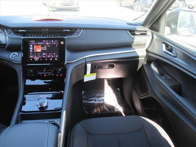 new 2025 Jeep Grand Cherokee car, priced at $38,915