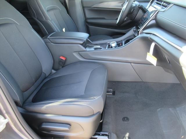 new 2025 Jeep Grand Cherokee car, priced at $38,915