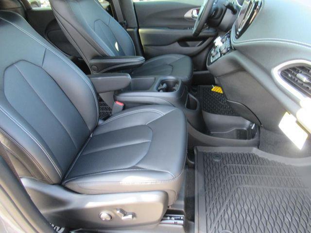 new 2025 Chrysler Pacifica car, priced at $49,262