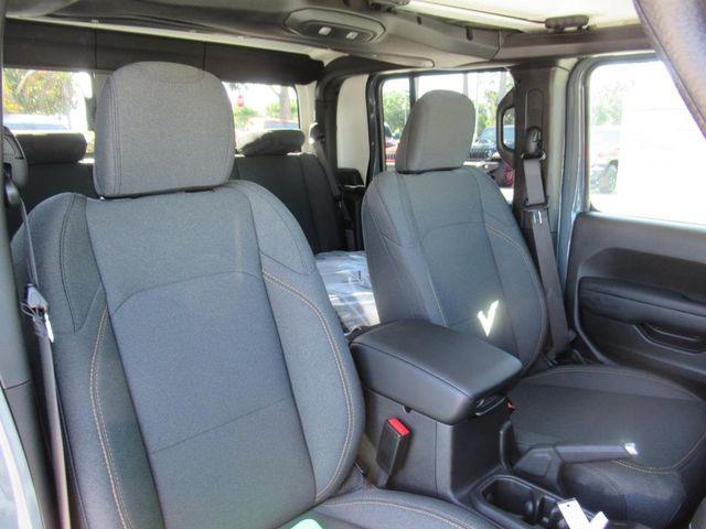 new 2025 Jeep Gladiator car, priced at $41,733