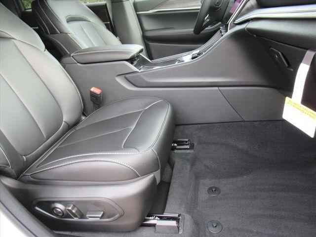 new 2025 Jeep Grand Cherokee car, priced at $41,196