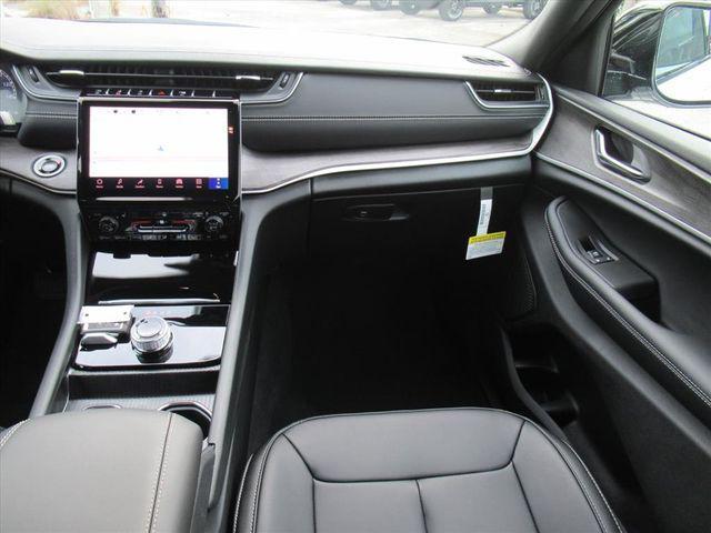 new 2025 Jeep Grand Cherokee car, priced at $41,196