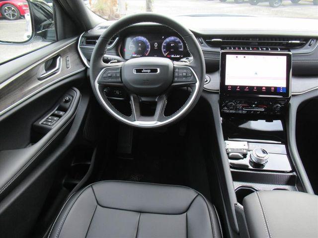 new 2025 Jeep Grand Cherokee car, priced at $41,196