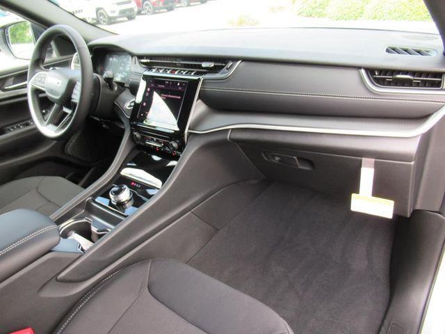 new 2025 Jeep Grand Cherokee L car, priced at $30,989