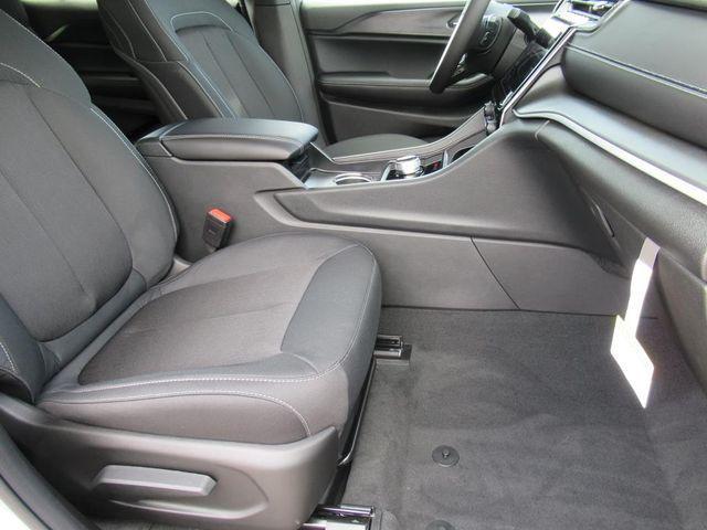 new 2025 Jeep Grand Cherokee L car, priced at $30,989