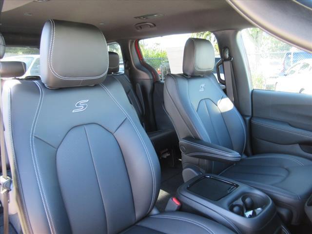 new 2024 Chrysler Pacifica car, priced at $39,435