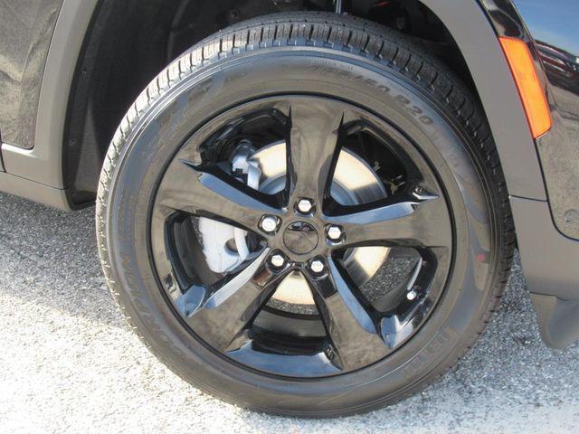 new 2025 Jeep Grand Cherokee car, priced at $38,881