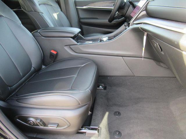 new 2025 Jeep Grand Cherokee car, priced at $38,881