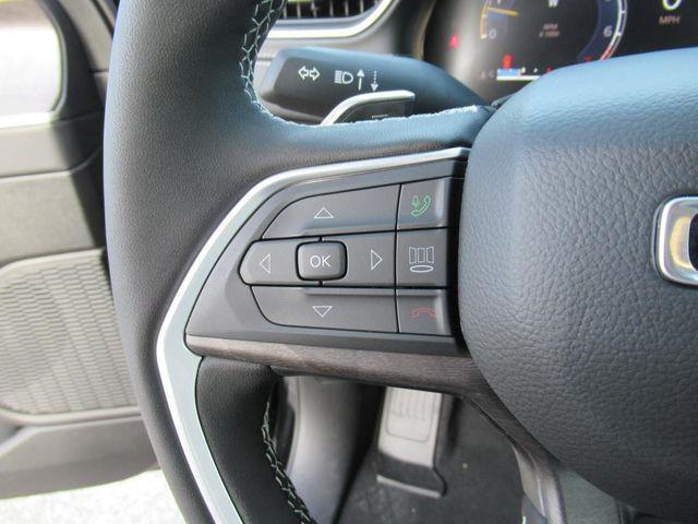 new 2025 Jeep Grand Cherokee car, priced at $38,881