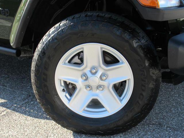 used 2022 Jeep Gladiator car, priced at $32,365