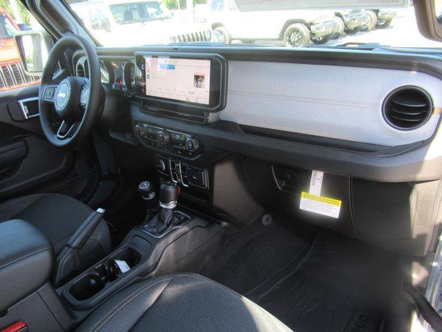 new 2025 Jeep Gladiator car, priced at $40,233