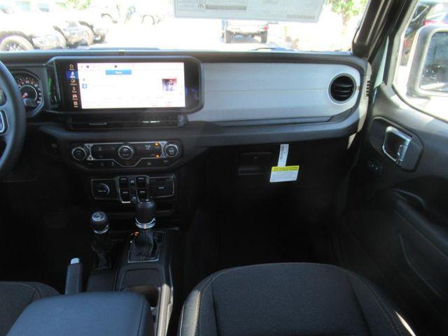 new 2025 Jeep Gladiator car, priced at $40,233