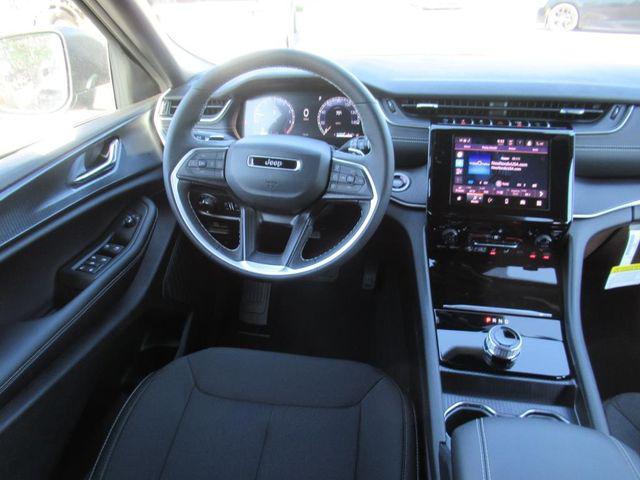 new 2025 Jeep Grand Cherokee car, priced at $38,915