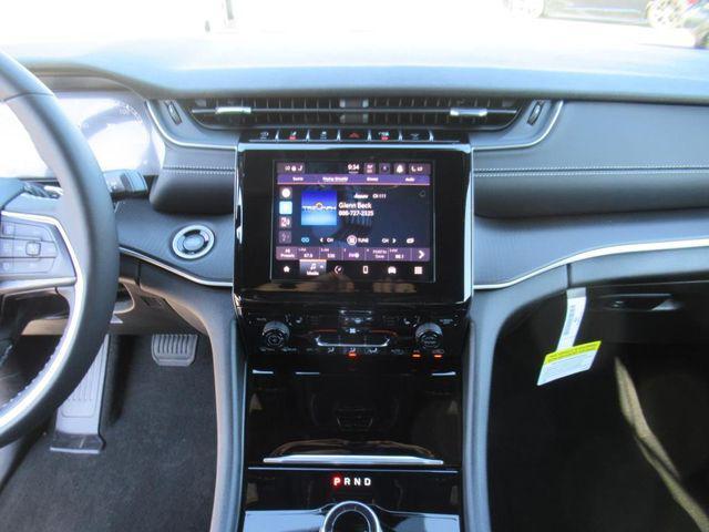 new 2025 Jeep Grand Cherokee car, priced at $38,915