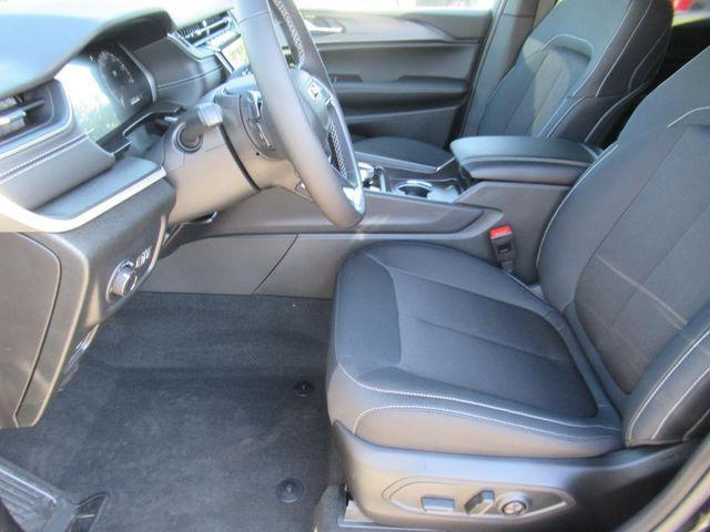 new 2025 Jeep Grand Cherokee car, priced at $38,915