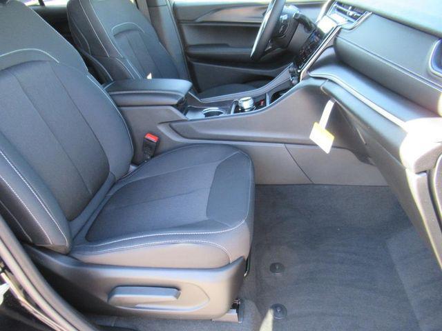 new 2025 Jeep Grand Cherokee car, priced at $38,915