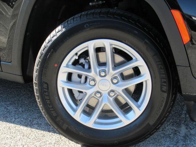 new 2025 Jeep Grand Cherokee car, priced at $38,915