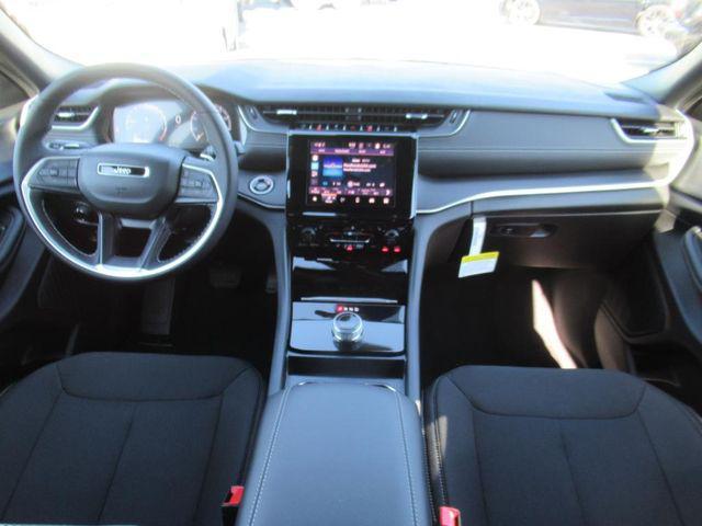 new 2025 Jeep Grand Cherokee car, priced at $38,915