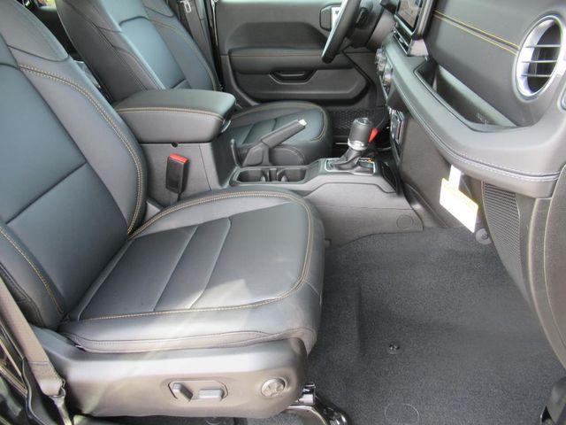 new 2025 Jeep Gladiator car, priced at $44,277