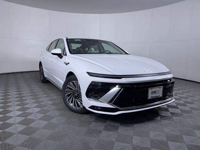 new 2025 Hyundai Sonata Hybrid car, priced at $32,809