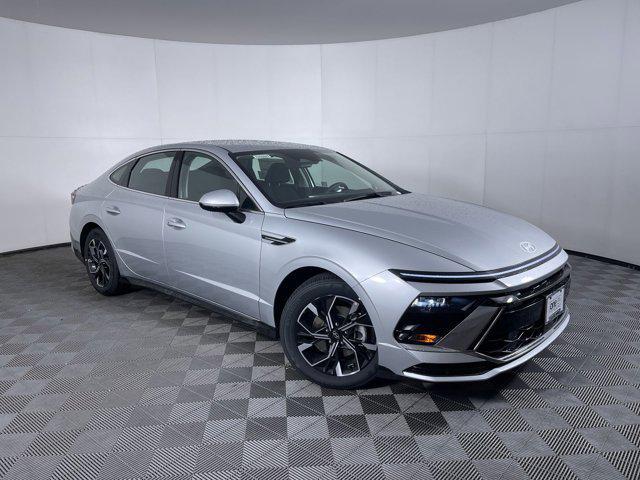new 2025 Hyundai Sonata car, priced at $30,179