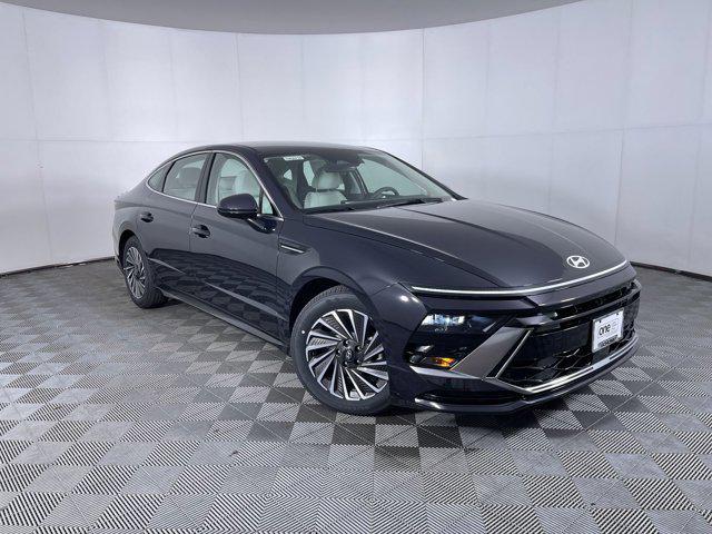 new 2025 Hyundai Sonata Hybrid car, priced at $32,372