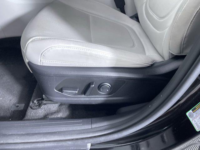 used 2025 Hyundai TUCSON Hybrid car, priced at $32,060