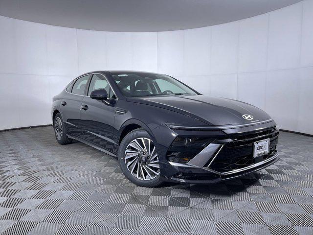new 2025 Hyundai Sonata Hybrid car, priced at $32,406