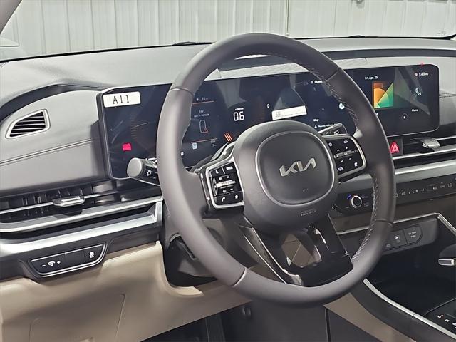 new 2025 Kia Carnival car, priced at $39,850
