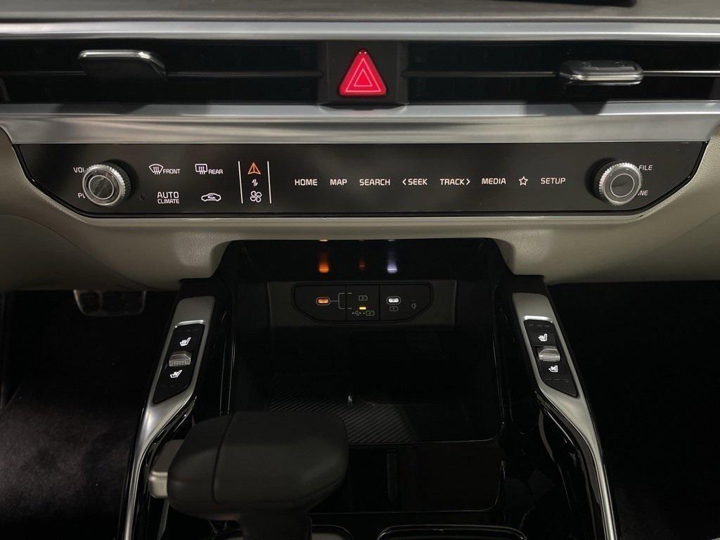 used 2025 Kia Sorento car, priced at $38,500