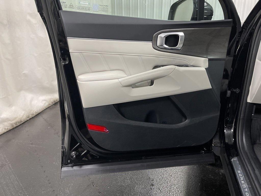 used 2025 Kia Sorento car, priced at $38,500
