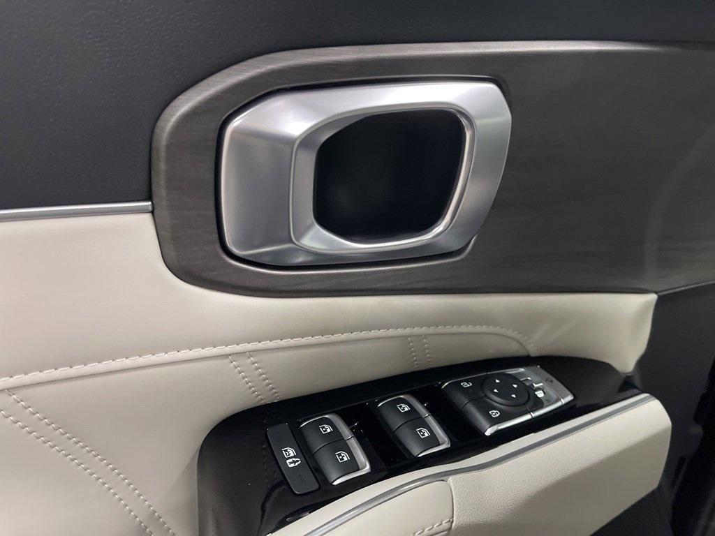 used 2025 Kia Sorento car, priced at $38,500