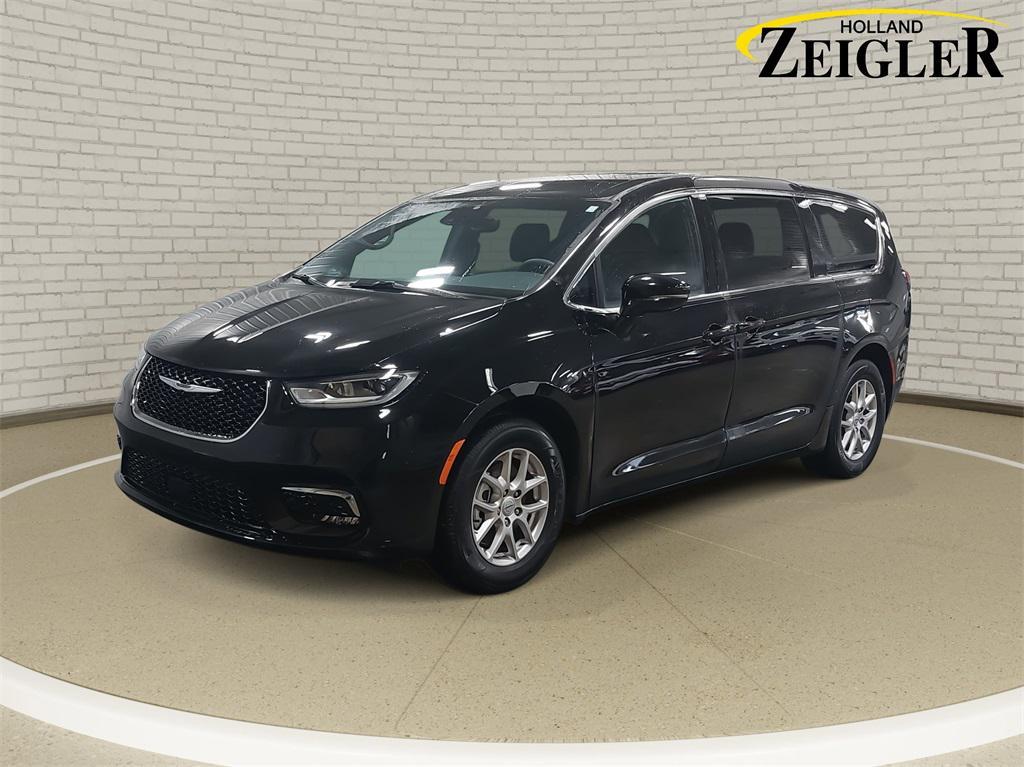 used 2025 Chrysler Pacifica car, priced at $32,500