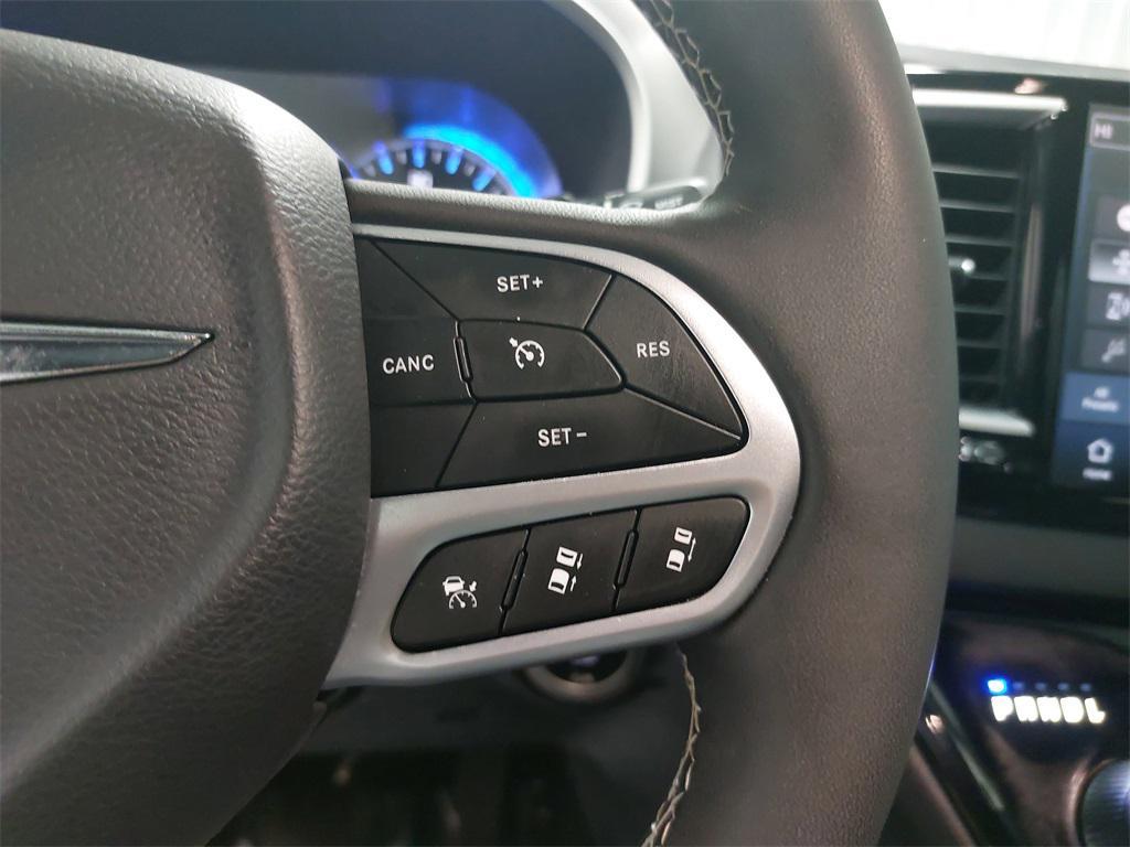 used 2025 Chrysler Pacifica car, priced at $32,500