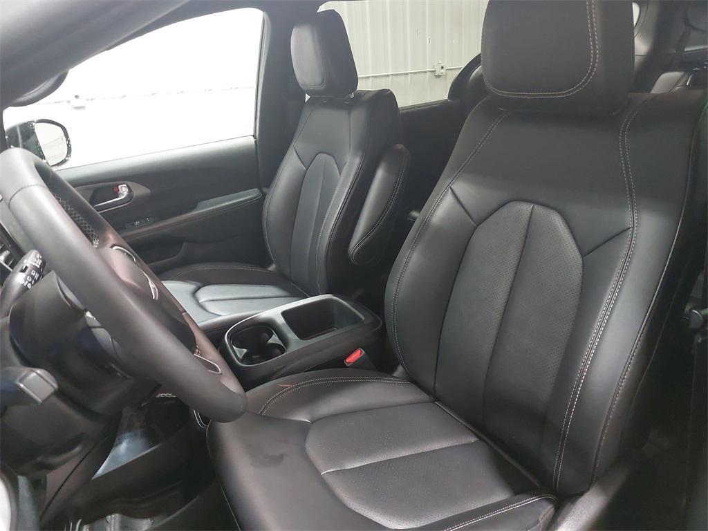 used 2025 Chrysler Pacifica car, priced at $32,500