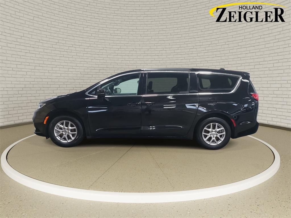 used 2025 Chrysler Pacifica car, priced at $32,500