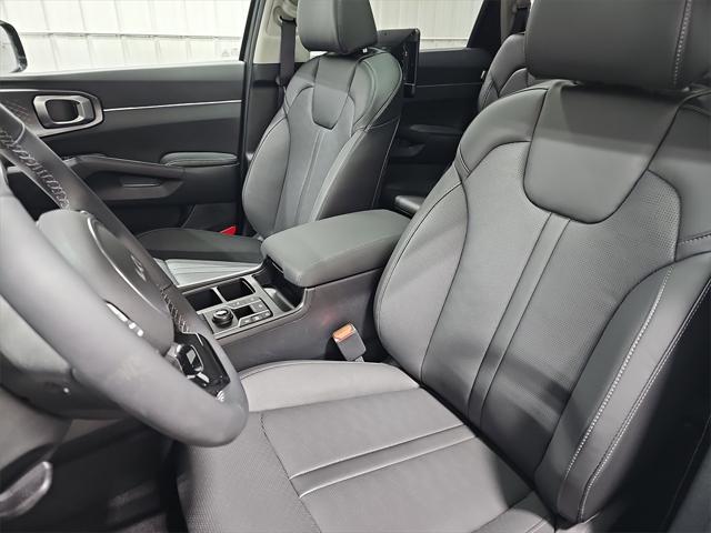 new 2025 Kia Sorento car, priced at $38,076