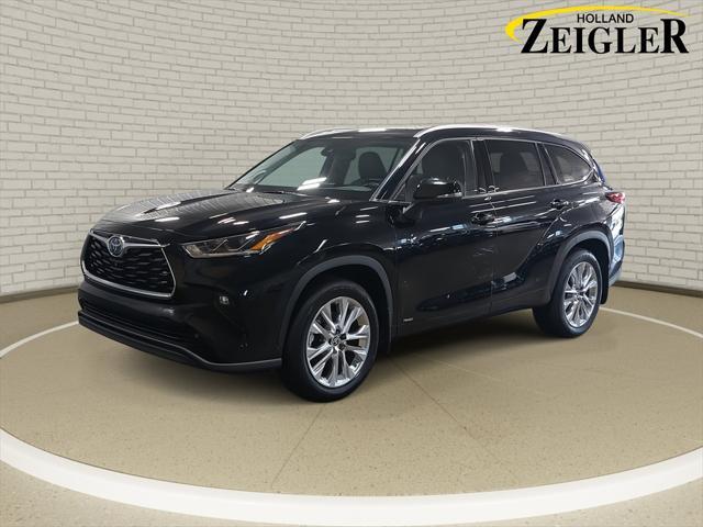 used 2022 Toyota Highlander Hybrid car, priced at $43,500